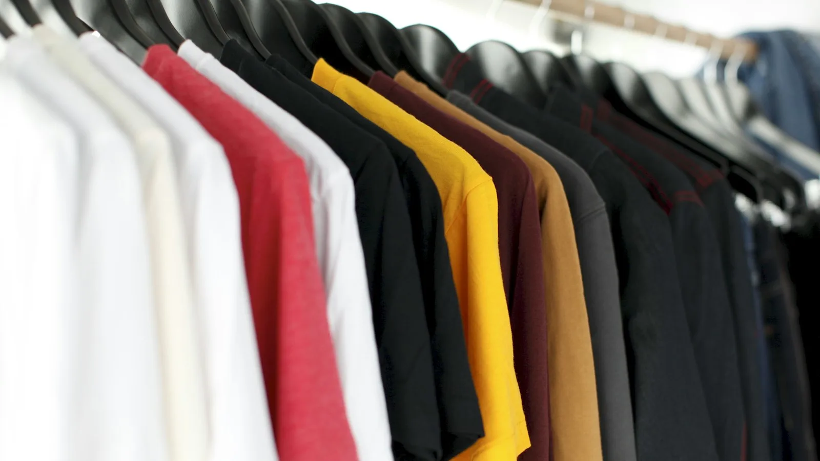 How to Build a Timeless Capsule Wardrobe: Look Effortlessly Stylish on Any Budget